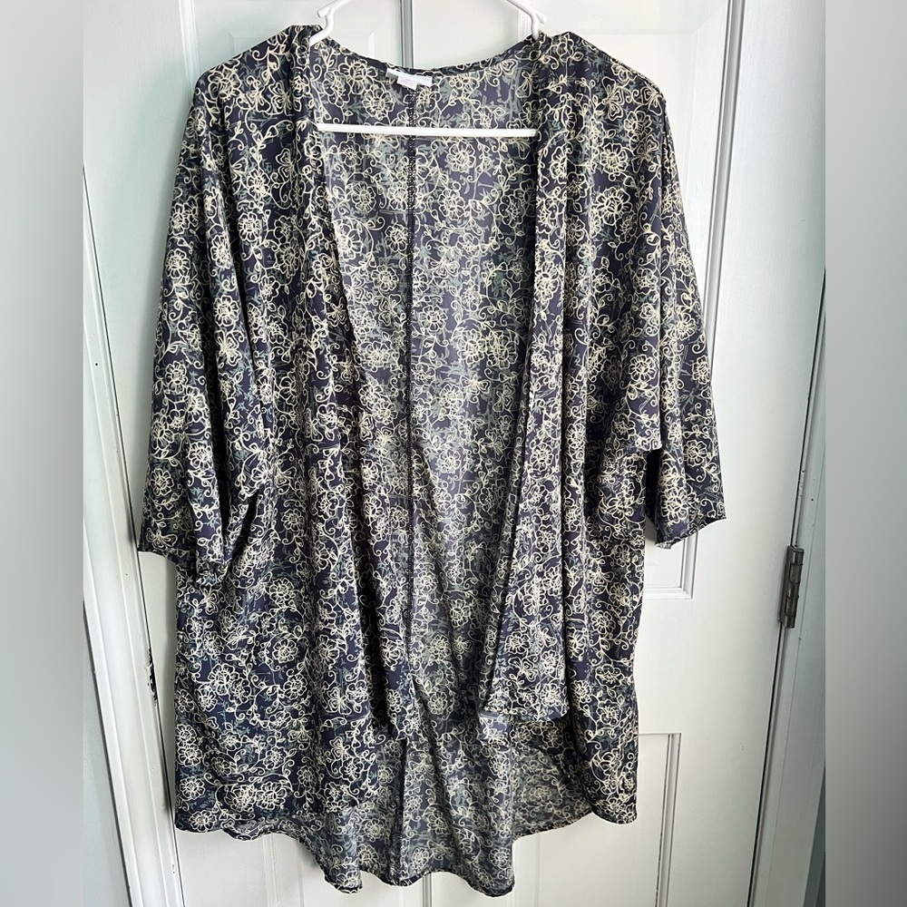 Lularoe kimono size medium